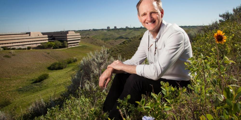 Working closely with Indigenous communities, Dr. Roy Golsteyn (BASc (BSc) ’84) tests prairie plants for anti-cancer medicines